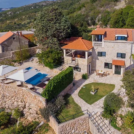 Villa Platanus With Private Pool & Sea View *