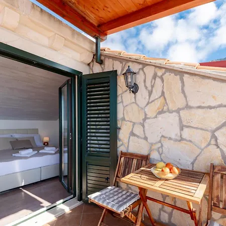 Villa Platanus With Private Pool & Sea View