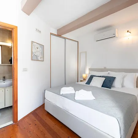 Platanus With Private Pool & Sea View Villa *