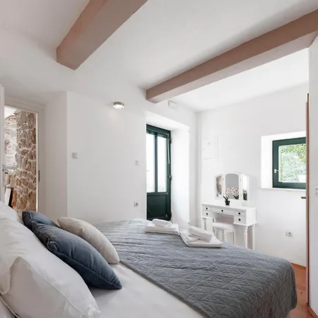 Villa Platanus With Private Pool & Sea View *