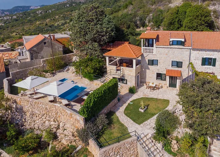 Villa Platanus With Private Pool & Sea View *