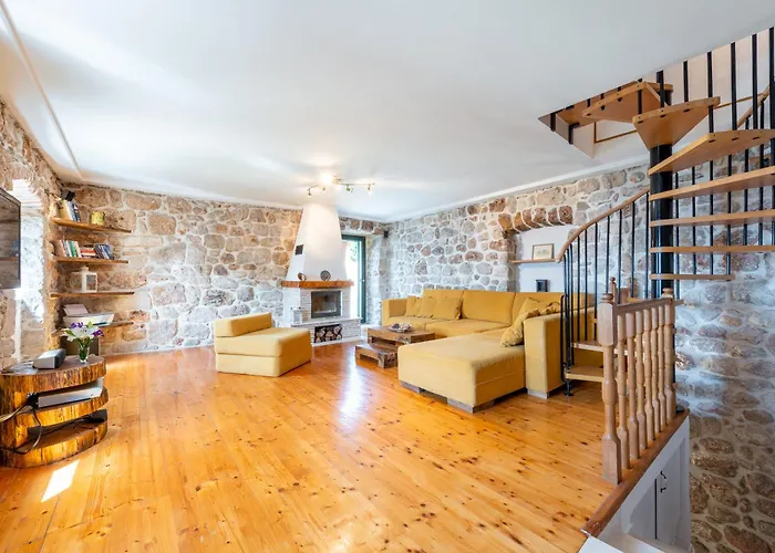 Villa Platanus With Private Pool & Sea View