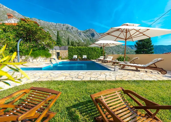 Platanus With Private Pool & Sea View Mlini