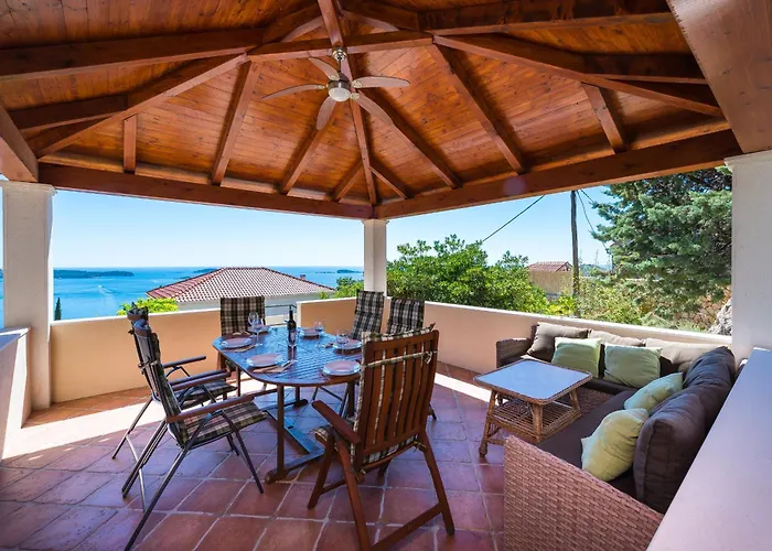 Platanus With Private Pool & Sea View Villa *