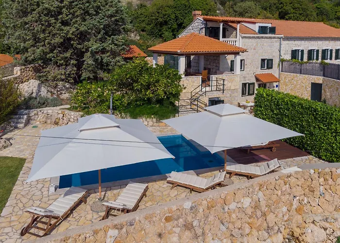 Villa Platanus With Private Pool & Sea View *