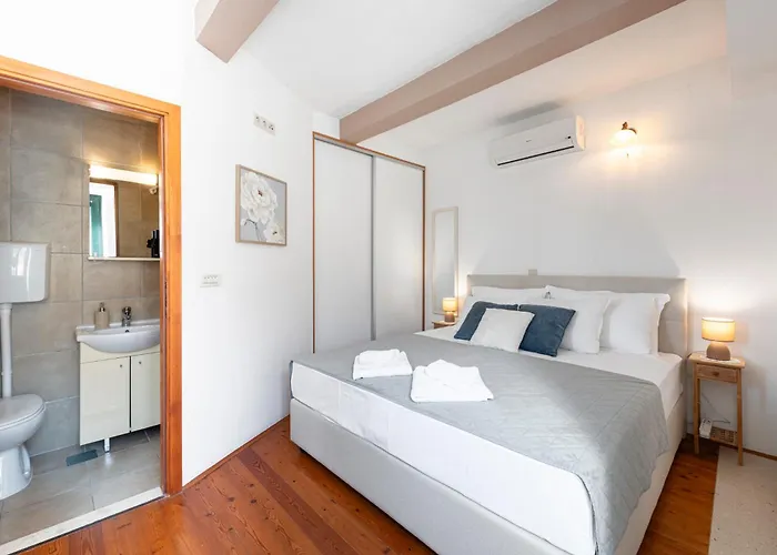 Platanus With Private Pool & Sea View Villa *