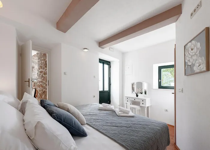 Villa Platanus With Private Pool & Sea View *