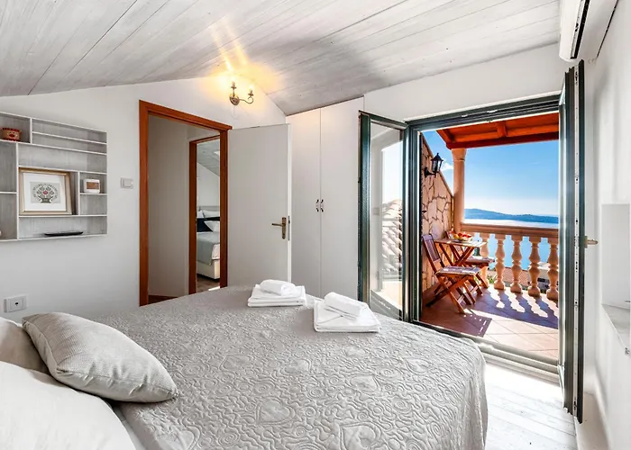 Platanus With Private Pool & Sea View