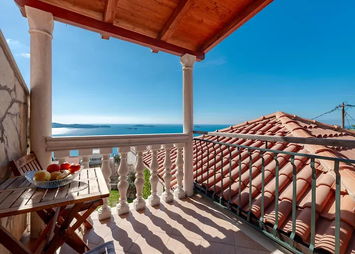 Villa Platanus With Private Pool & Sea View *