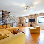 Platanus With Private Pool & Sea View Вилла Млини
