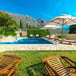 Platanus With Private Pool & Sea View Млини