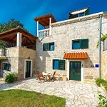 Platanus With Private Pool & Sea View