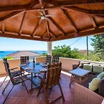 Platanus With Private Pool & Sea View Вилла *