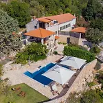 Вилла Platanus With Private Pool & Sea View Млини