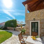 Platanus With Private Pool & Sea View Млини