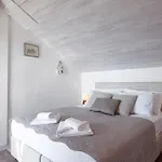 Platanus With Private Pool & Sea View * Млини