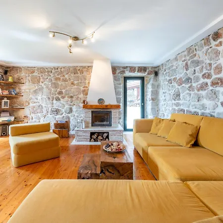 Platanus With Private Pool & Sea View 빌라 *
