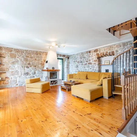 빌라 Platanus With Private Pool & Sea View