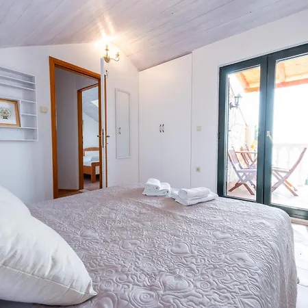 Platanus With Private Pool & Sea View Villa *