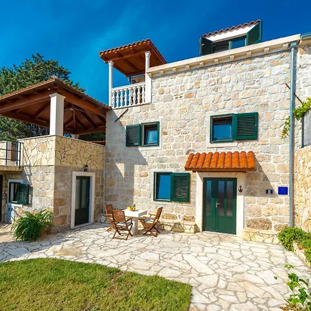 Platanus With Private Pool & Sea View