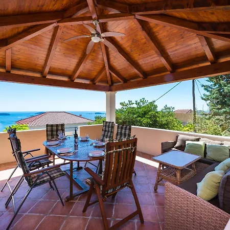 Platanus With Private Pool & Sea View 빌라 *