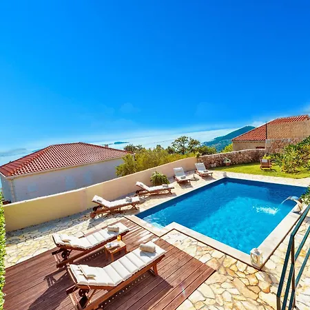 Platanus With Private Pool & Sea View 빌라