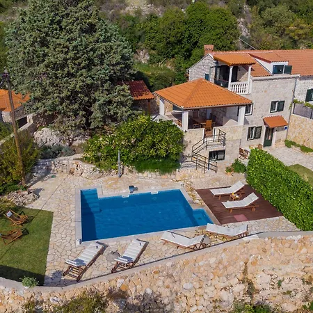 Villa Platanus With Private Pool & Sea View *