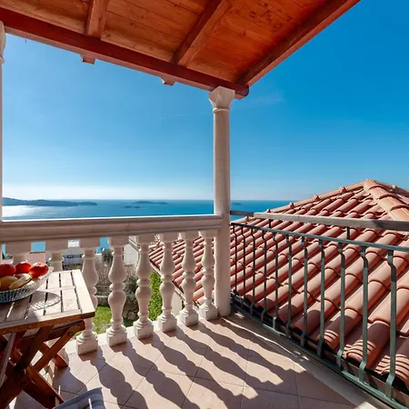 Villa Platanus With Private Pool & Sea View *