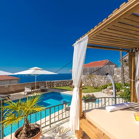 Villa Platanus With Private Pool & Sea View *