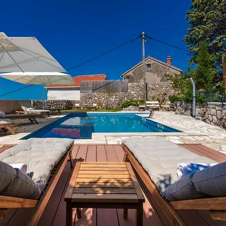 Villa Platanus With Private Pool & Sea View *
