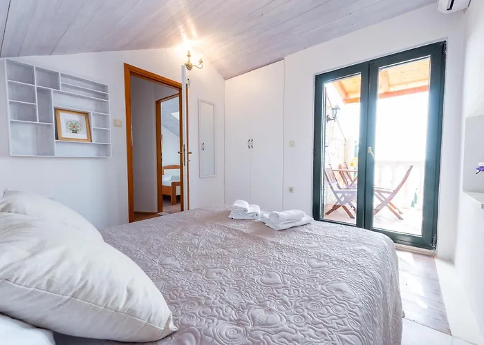 Platanus With Private Pool & Sea View Villa *