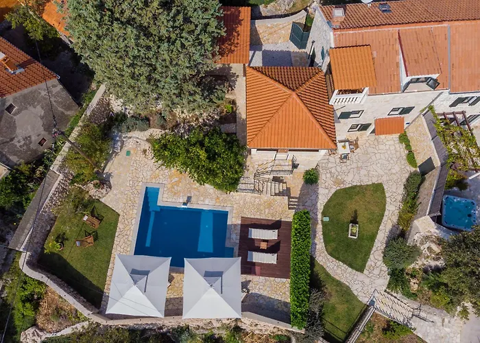 Villa Platanus With Private Pool & Sea View *