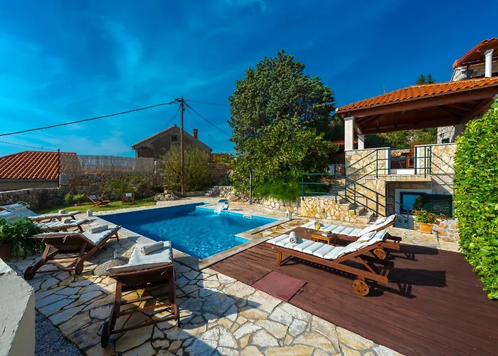 Platanus With Private Pool & Sea View Villa