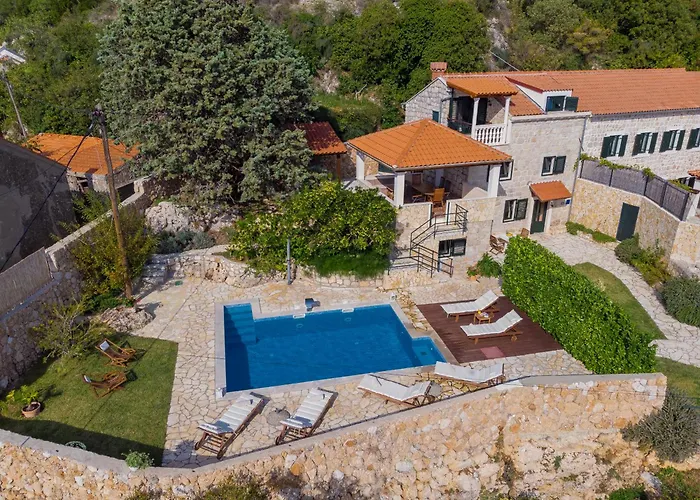 Villa Platanus With Private Pool & Sea View *